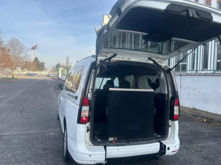 Faire appel à une société de transport pour emmener une personne handicapée de son domicile à un hôpital à Lyon, Lyon, ARN Ambulance