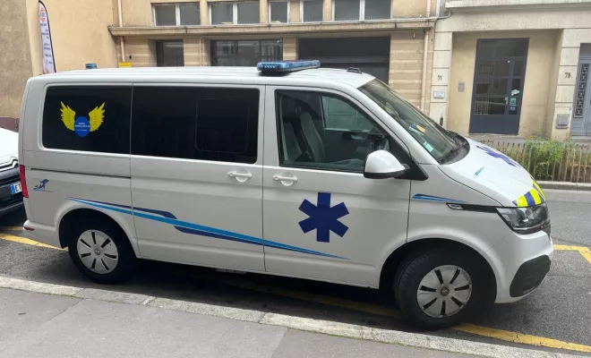 Intervention d'urgence pour patient avec troubles psychologiques à Bron, Lyon, ARN Ambulance